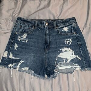 AMERICAN EAGLE Distressed Comfort Stretch Waistband Mom Short Size 4